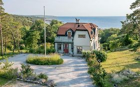 Villa Lullyhill